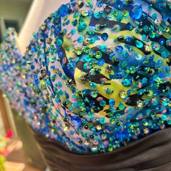 Vibrant Abstract Formal Dress | Vintage Y2K Beaded Cache Ballgown | Size 4 - Picture 5 of 17